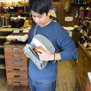 レザーバッグをオーダーメイドできる神戸の手作り(ハンドメイド)革専門店創作鞄槌井のプックリボディバッグ
