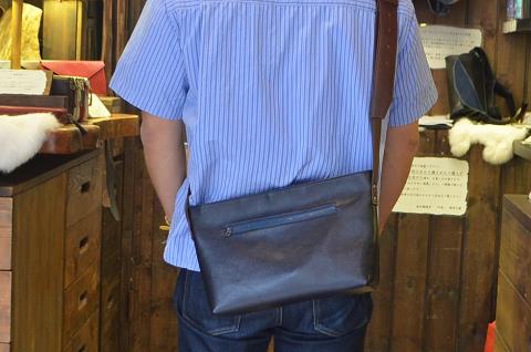 神戸元町にあるレザーバッグをオーダーできるハンドメイドのお店「創作鞄槌井」が手作したショルダーバッグ