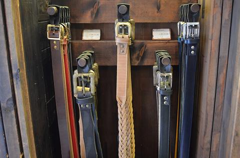 神戸元町にあるレザーバッグをオーダーできるハンドメイドのお店「創作鞄槌井」が創った編み込みベルト