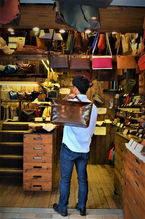 神戸元町にあるレザーバッグをオーダーできるハンドメイドのお店「創作鞄槌井」が製作したビジネスバッグ