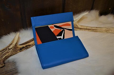 神戸元町にあるレザーバッグをオーダーできるハンドメイドのお店「創作鞄槌井」が製作した名刺入れ