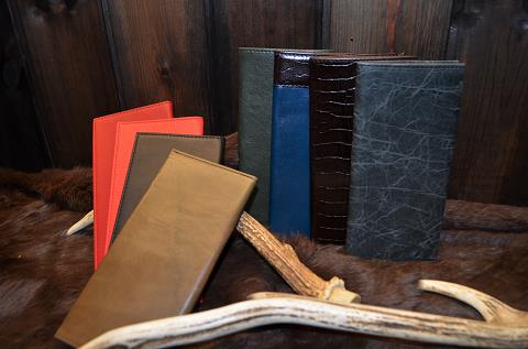 神戸元町にあるレザーバッグをオーダーできるハンドメイドのお店「創作鞄槌井」が製作した札入れ
