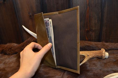 神戸元町にあるレザーバッグをオーダーできるハンドメイドのお店「創作鞄槌井」が製作した札入れを創るため使用したバッグ