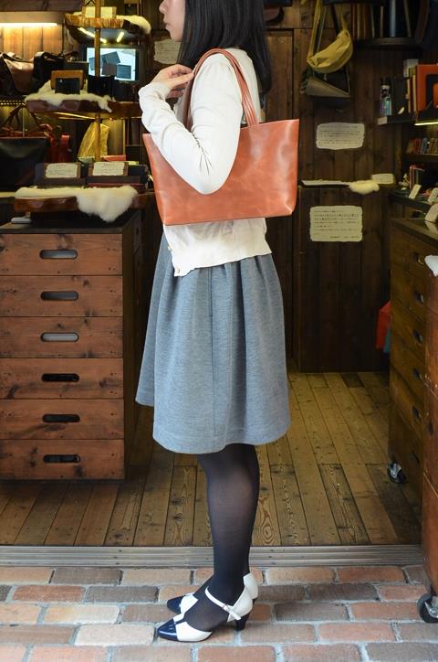 神戸元町にあるレザーバッグをオーダーできるハンドメイドのお店「創作鞄槌井」が製作したトートバッグ