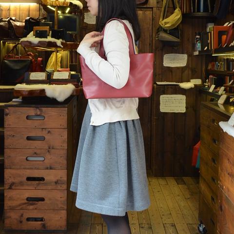 神戸元町にあるレザーバッグをオーダーできるハンドメイドのお店「創作鞄槌井」が創ったトートミニサイズバッグ