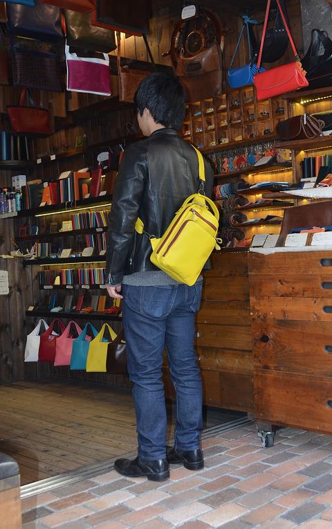 神戸元町にあるレザーバッグをオーダーできるハンドメイドのお店「創作鞄槌井」が製作したフルオーダーボディバッグ