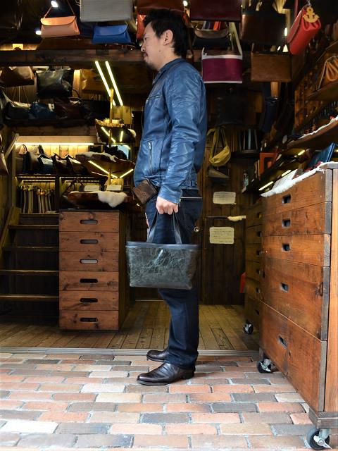 神戸元町にあるレザーバッグをオーダーできるハンドメイドのお店「創作鞄槌井」が製作したミニトートバッグ
