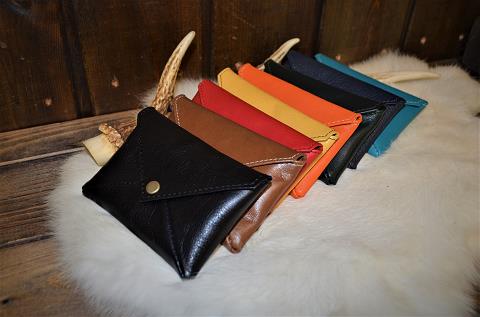 神戸元町にあるレザーバッグをオーダーできるハンドメイドのお店「創作鞄槌井」が製作した名刺入れ