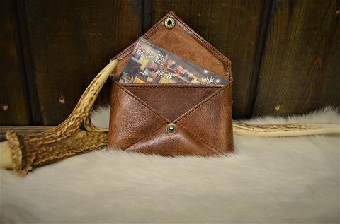 神戸元町にあるレザーバッグをオーダーできるハンドメイドのお店「創作鞄槌井」が製作した名刺入れ
