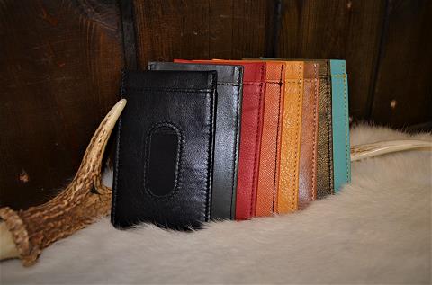 神戸元町にあるレザーバッグをオーダーできるハンドメイドのお店「創作鞄槌井」が製作したパスケース