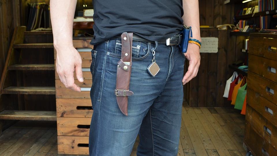 神戸元町にあるレザーバッグをオーダーメイドできる手作りレザー専門店で創ったナイフケース