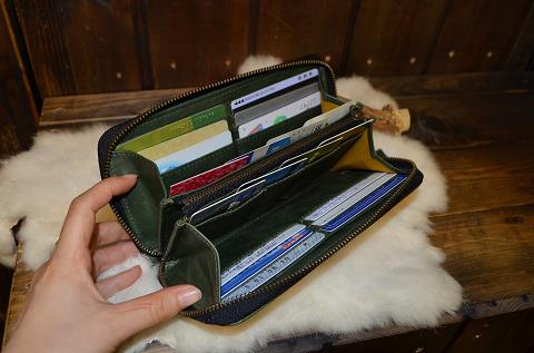 神戸元町にあるレザーバッグをオーダーできるハンドメイドのお店「創作鞄槌井」が製作したラウンドファスナー長財布