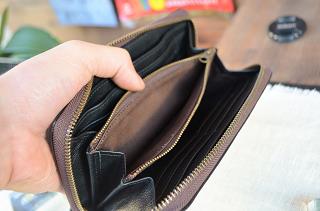 神戸元町にあるレザーバッグをオーダーできるハンドメイドのお店「創作鞄槌井」にある革漉き機