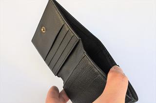 神戸元町にあるレザーバッグをオーダーできるハンドメイドのお店「創作鞄槌井」で創ったコンパクト二つ折り財布
