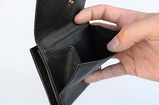 神戸元町にあるレザーバッグをオーダーできるハンドメイドのお店「創作鞄槌井」で創ったコンパクト二つ折り財布