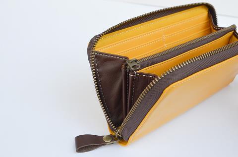 神戸元町にあるレザーバッグをオーダーできるハンドメイドのお店「創作鞄槌井」で創った長財布02(ラウンドファスナー財布)