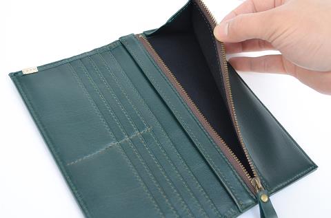 神戸元町にあるレザーバッグをオーダーできるハンドメイドのお店「創作鞄槌井」で創った長財布(パターンオーダー商品)