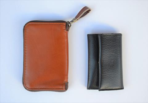 神戸元町にあるレザーバッグをオーダーできるハンドメイドのお店「創作鞄槌井」で創った新規格のラウンドファスナー財布