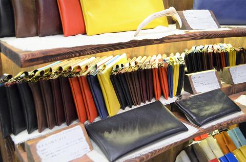 神戸元町にあるレザーバッグをオーダーできるハンドメイドのお店「創作鞄槌井」で創ったファスナー小物入れシリーズ