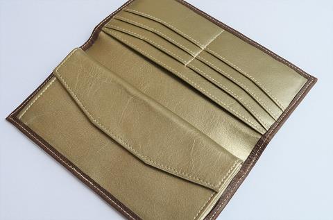 神戸元町にあるレザーバッグをオーダーできるハンドメイドのお店「創作鞄槌井」が創った長財布(コンビカラー)