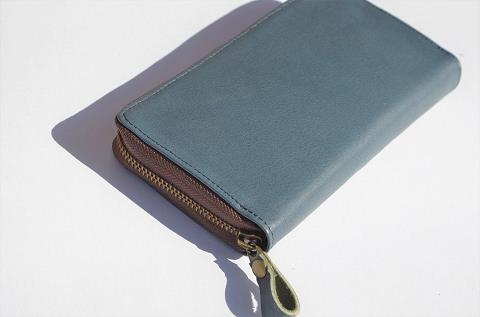 神戸元町にあるレザーバッグをオーダーできるハンドメイドのお店「創作鞄槌井」が創った長財布02(ラウンドファスナー財布)