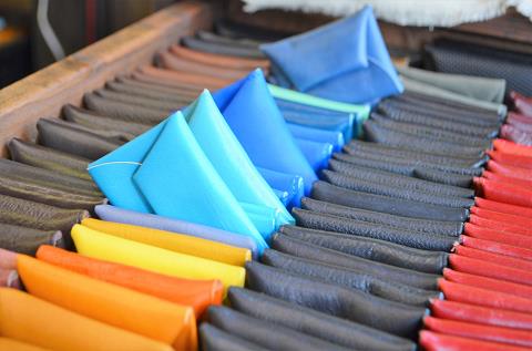 神戸元町にあるレザーバッグをオーダーできるハンドメイドのお店「創作鞄槌井」で創ったコインケース「折紙mini」(新色追加)