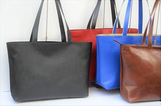 神戸元町にあるレザーバッグをオーダーメイドできる手作りレザー専門店「創作鞄槌井」で創ったパターンオーダーバッグ
