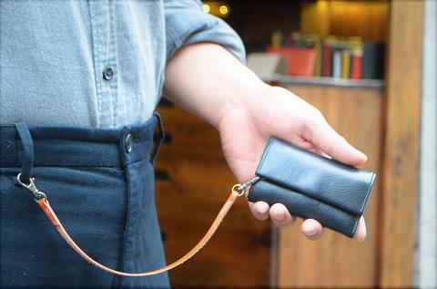 神戸元町にあるレザーバッグをオーダーできるハンドメイドのお店「創作鞄槌井」が創ったレザーストラップ
