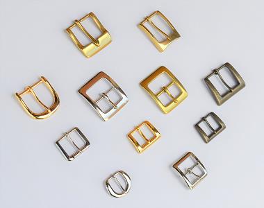 神戸元町にあるレザーバッグをオーダーできるハンドメイドのお店「創作鞄槌井」のベルトバックル新入荷
