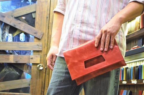 神戸元町にあるレザーバッグをオーダーできるハンドメイドのお店「創作鞄槌井」が神戸元町にあるレザーバッグをオーダーできるハンドメイドのお店「創作鞄槌井」が創ったレザークラッチバッグ小