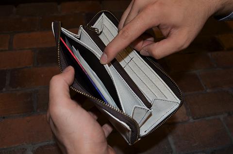 神戸元町にあるレザーバッグをオーダーできるハンドメイドのお店「創作鞄槌井」が創ったラウンドファスナー財布