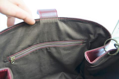 神戸元町にあるレザーバッグをオーダーできるハンドメイドのお店「創作鞄槌井」が創った一本持ち手バッグ(パターンオーダーバッグ)