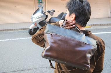 神戸元町にあるレザーバッグをオーダーできるハンドメイドのお店「創作鞄槌井」が創ったパターンバッグ(2wayバッグ)
