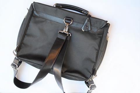 神戸元町にあるレザーバッグをオーダーできるハンドメイドのお店「創作鞄槌井」がリメイクした持ち込みバッグ(リュックサック仕様)