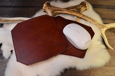 神戸元町にあるレザーバッグをオーダーできるハンドメイドのお店「創作鞄槌井」が創ったマウスパット