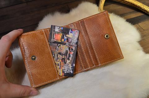 神戸元町にあるレザーバッグをオーダーできるハンドメイドのお店「創作鞄槌井」が創った二つ折り財布
