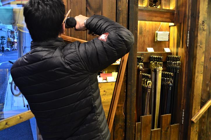 神戸元町にあるレザーバッグをオーダーできるハンドメイドのお店「創作鞄槌井」が創ったラウンドファスナー財布ミ二