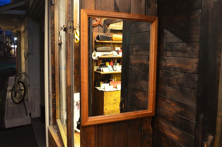 神戸元町にあるレザーバッグをオーダーできるハンドメイドのお店「創作鞄槌井」が創ったイカリキーホルダー