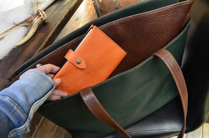 神戸元町にあるレザーバッグをオーダーできるハンドメイドのお店「創作鞄槌井」のトートバッグ