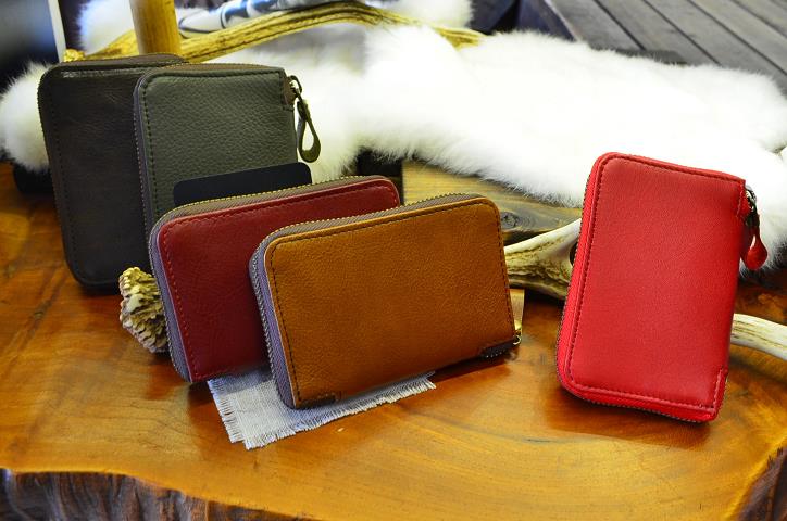 神戸元町にあるレザーバッグをオーダーできるハンドメイドのお店「創作鞄槌井」が創ったラウンドファスナー財布ミニ
