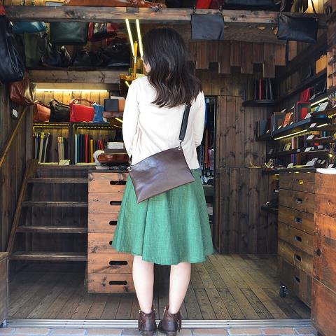 神戸元町にあるレザーバッグをオーダーできるハンドメイドのお店「創作鞄槌井」が創ったショルダーバッグ