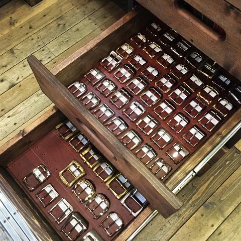 神戸元町にあるレザーバッグをオーダーできるハンドメイドのお店「創作鞄槌井」が創ったベルト