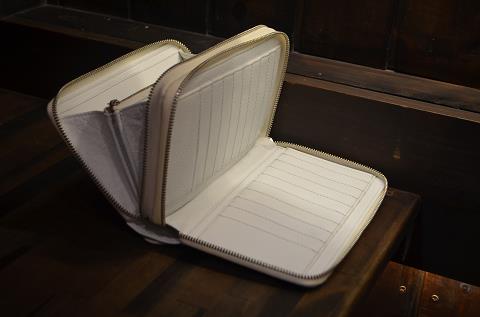 神戸元町にあるレザーバッグをオーダーできるハンドメイドのお店「創作鞄槌井」がハンドメイドしたフルオーダーダブルファスナー財布