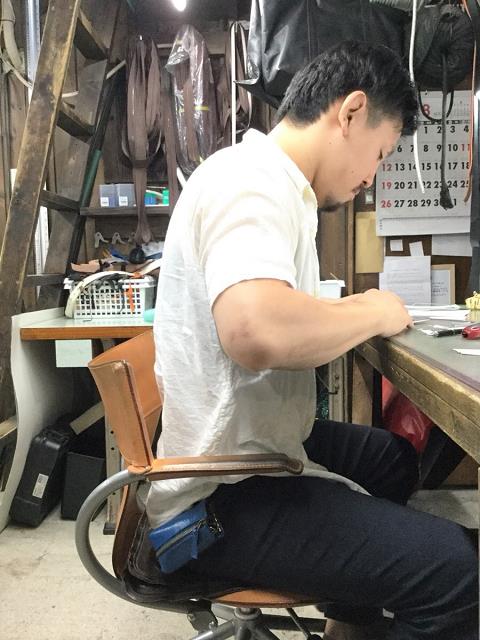 神戸元町にあるレザーバッグをオーダーできるハンドメイドのお店「創作鞄槌井」が創ったファスナーキーケース
