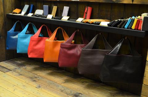神戸元町にあるレザーバッグをオーダーできるハンドメイドのお店「創作鞄槌井」が手作りしたミニバック