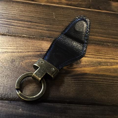 神戸元町にあるレザーバッグをオーダーできるハンドメイドのお店「創作鞄槌井」が手作りしたオリジナルフルオーダーキーリング
