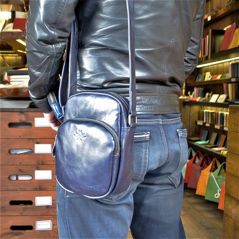 神戸元町にあるレザーバッグをオーダーできるハンドメイドのお店「創作鞄槌井」が製作したミニショルダーバッグ