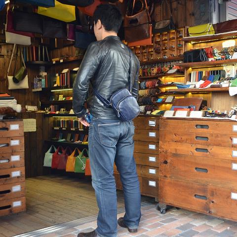 神戸元町にあるレザーバッグをオーダーできるハンドメイドのお店「創作鞄槌井」が製作したミニショルダーバッグ