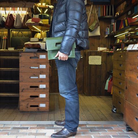 神戸元町にあるレザーバッグをオーダーできるハンドメイドのお店「創作鞄槌井」が製作したクラッチバック