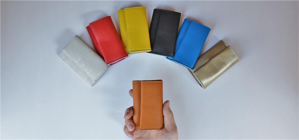 神戸元町にあるレザーバッグをオーダーできるハンドメイドのお店「創作鞄槌井」が作った三つ折り財布